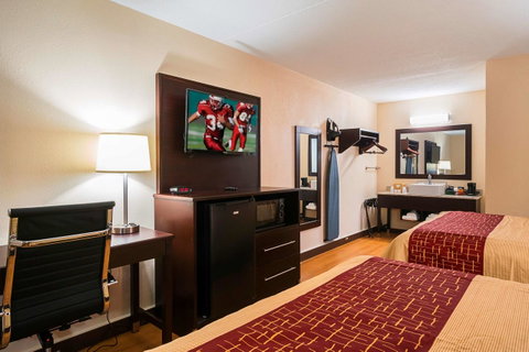 Red Roof Inn PLUS+ Huntsville â€“ Madison - LBG 6