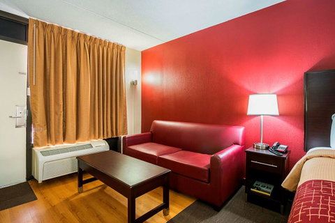 Red Roof Inn PLUS+ Huntsville â€“ Madison - LBG 9