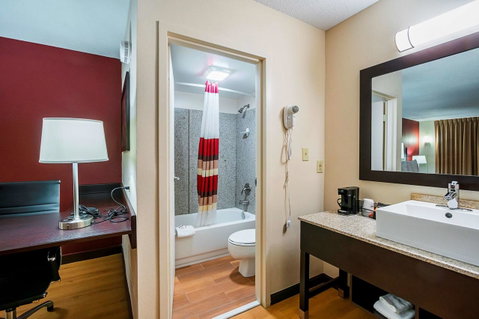 Red Roof Inn PLUS+ Huntsville â€“ Madison - LBG 3
