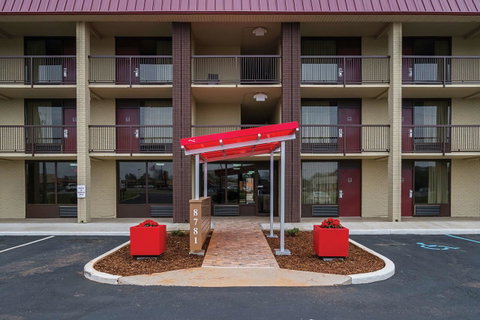 Red Roof Inn PLUS+ Huntsville â€“ Madison - LBG 28