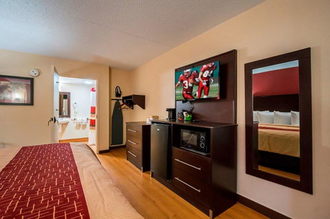 Red Roof Inn PLUS+ Huntsville â€“ Madison - LBG 12