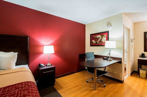 Red Roof Inn PLUS+ Huntsville â€“ Madison - LBG 2