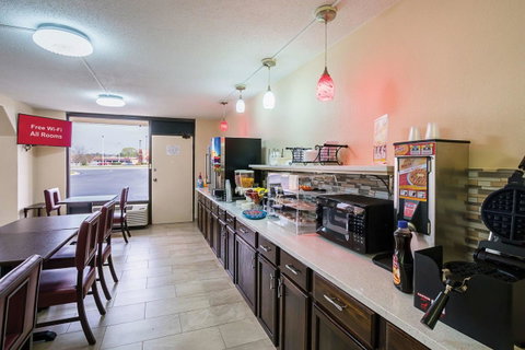 Red Roof Inn PLUS+ Huntsville â€“ Madison - LBG 22