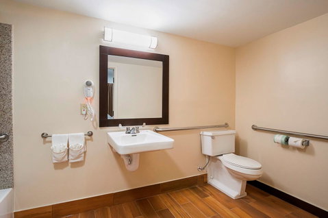 Red Roof Inn PLUS+ Huntsville â€“ Madison - LBG 18