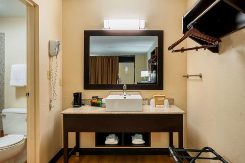 Red Roof Inn PLUS+ Huntsville â€“ Madison - LBG 13