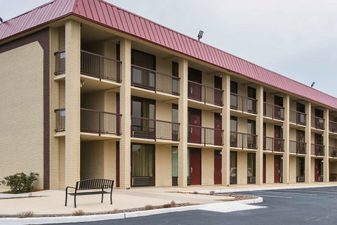 Red Roof Inn PLUS+ Huntsville â€“ Madison - LBG 29