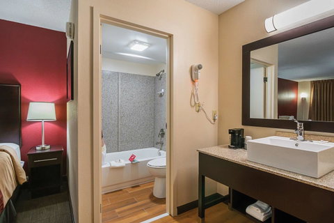 Red Roof Inn PLUS+ Huntsville â€“ Madison - LBG 15