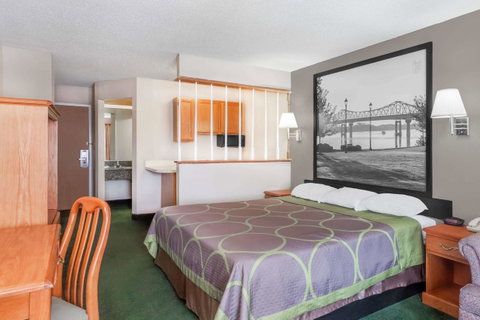 Super 8 By Wyndham Athens - LBG 22