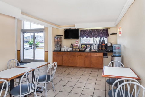 Super 8 By Wyndham Athens - LBG 2