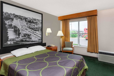 Super 8 By Wyndham Athens - LBG 20