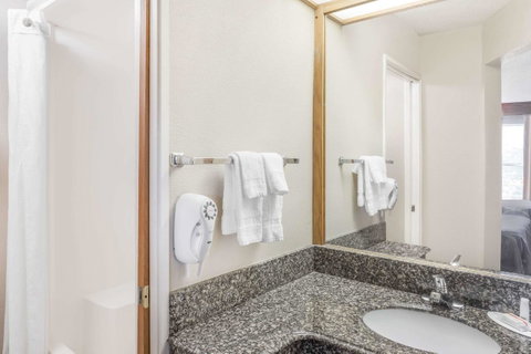 Super 8 By Wyndham Athens - LBG 29
