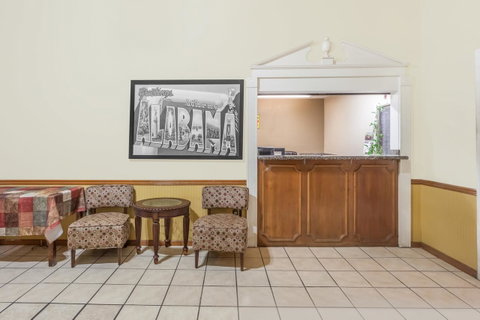 Super 8 By Wyndham Athens - LBG 1