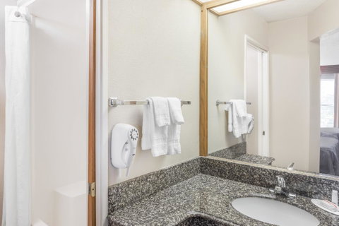 Super 8 By Wyndham Athens - LBG 8