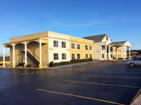 Super 8 By Wyndham Athens - LBG 17