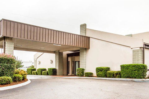 Executive Inn And Suites - LBG 0