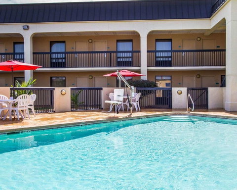 Quality Inn Foley - LBG 17