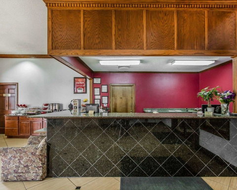 Econo Lodge Inn & Suites Enterprise - LBG 3