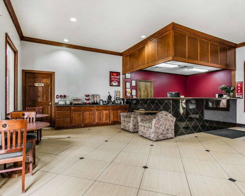 Econo Lodge Inn & Suites Enterprise - LBG 1