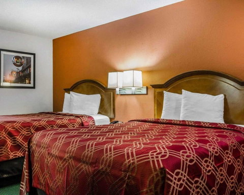 Econo Lodge Inn & Suites Enterprise - LBG 4