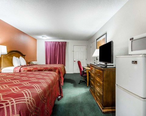 Econo Lodge Inn & Suites Enterprise - LBG 24