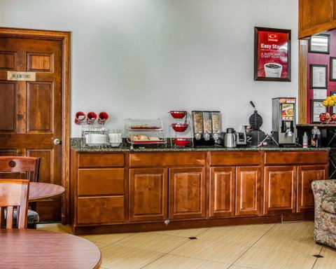 Econo Lodge Inn & Suites Enterprise - LBG 14