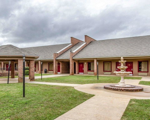 Econo Lodge Inn & Suites Enterprise - LBG 2