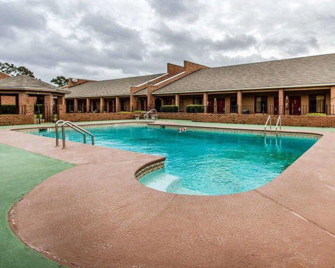 Econo Lodge Inn & Suites Enterprise - LBG 6