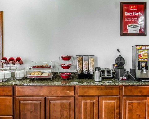 Econo Lodge Inn & Suites Enterprise - LBG 13