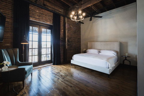 GunRunner Boutique Hotel - LBG 30