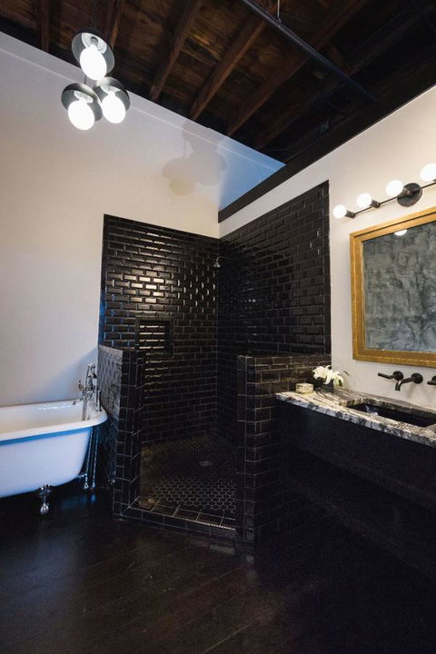 GunRunner Boutique Hotel - LBG 3