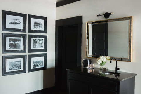 GunRunner Boutique Hotel - LBG 44