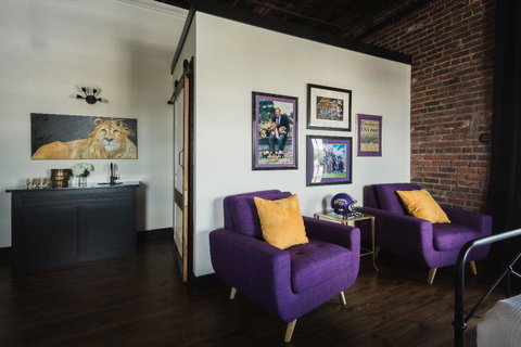 GunRunner Boutique Hotel - LBG 22
