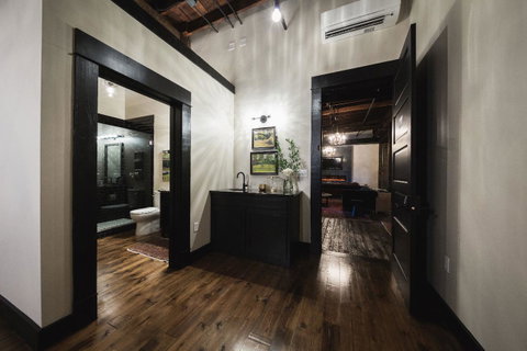 GunRunner Boutique Hotel - LBG 28