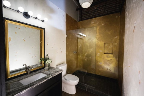 GunRunner Boutique Hotel - LBG 18