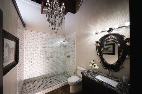 GunRunner Boutique Hotel - LBG 32