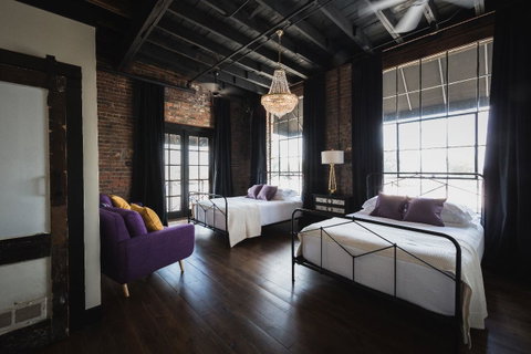 GunRunner Boutique Hotel - LBG 23