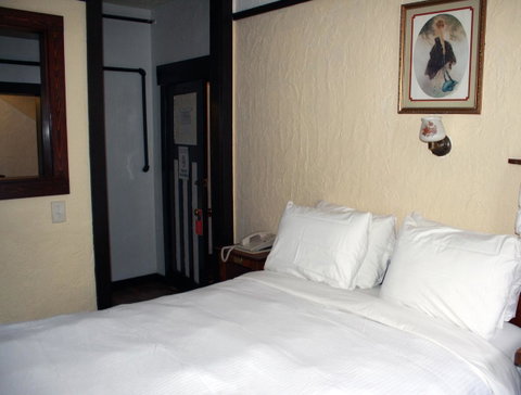 Alaskan Hotel And Bar - LBG 15