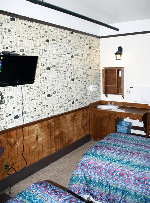 Alaskan Hotel And Bar - LBG 25