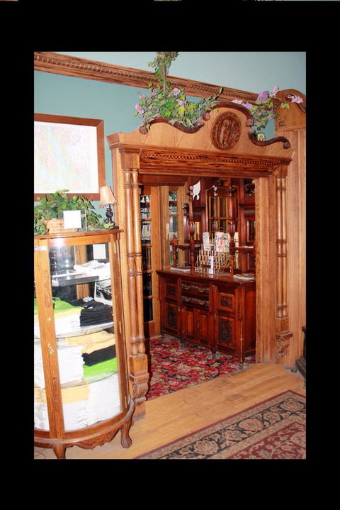 Alaskan Hotel And Bar - LBG 4