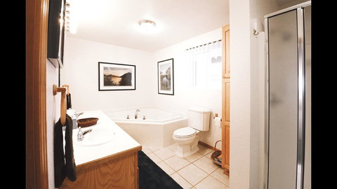 Suite 2 Lynn View Lodge - LBG 11