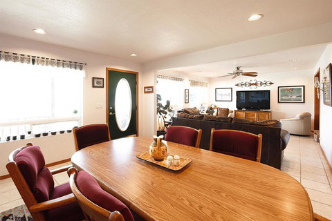 Suite 2 Lynn View Lodge - LBG 8