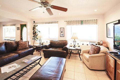 Suite 2 Lynn View Lodge - LBG 10