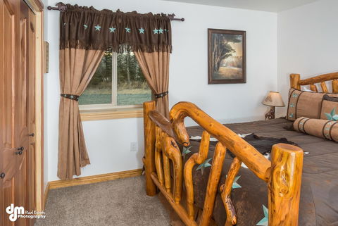 Alaska Knotty Pine B&B - LBG 22