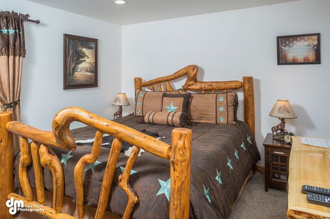 Alaska Knotty Pine B&B - LBG 21
