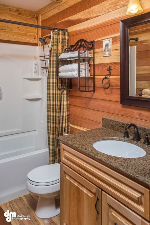 Alaska Knotty Pine B&B - LBG 32