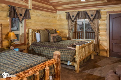 Alaska Knotty Pine B&B - LBG 11