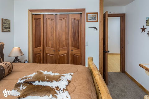 Alaska Knotty Pine B&B - LBG 27
