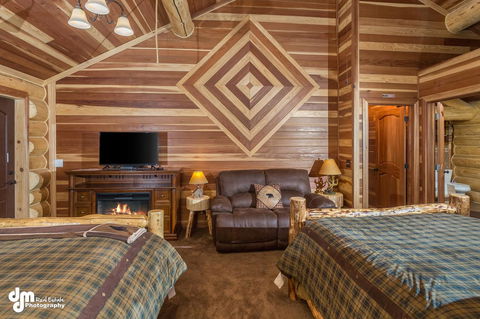 Alaska Knotty Pine B&B - LBG 17