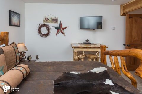 Alaska Knotty Pine B&B - LBG 23