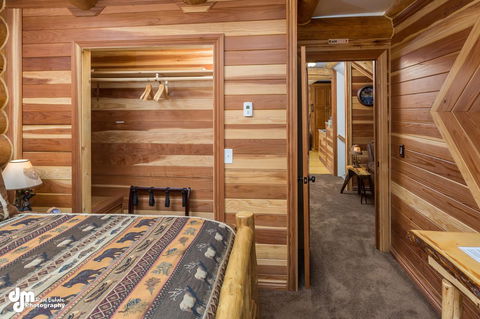 Alaska Knotty Pine B&B - LBG 18